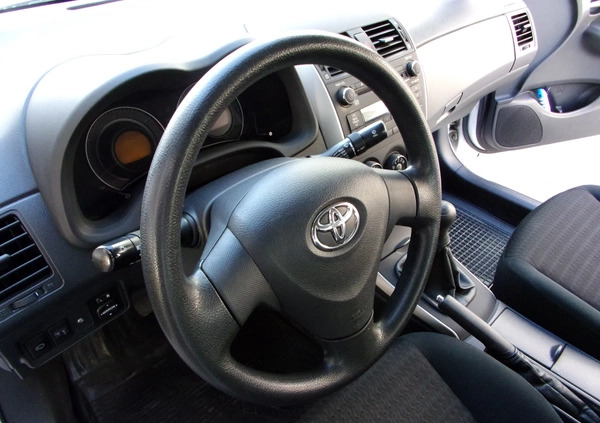 Toyota Corolla cena 17900 przebieg: 206000, rok produkcji 2007 z Warszawa małe 121